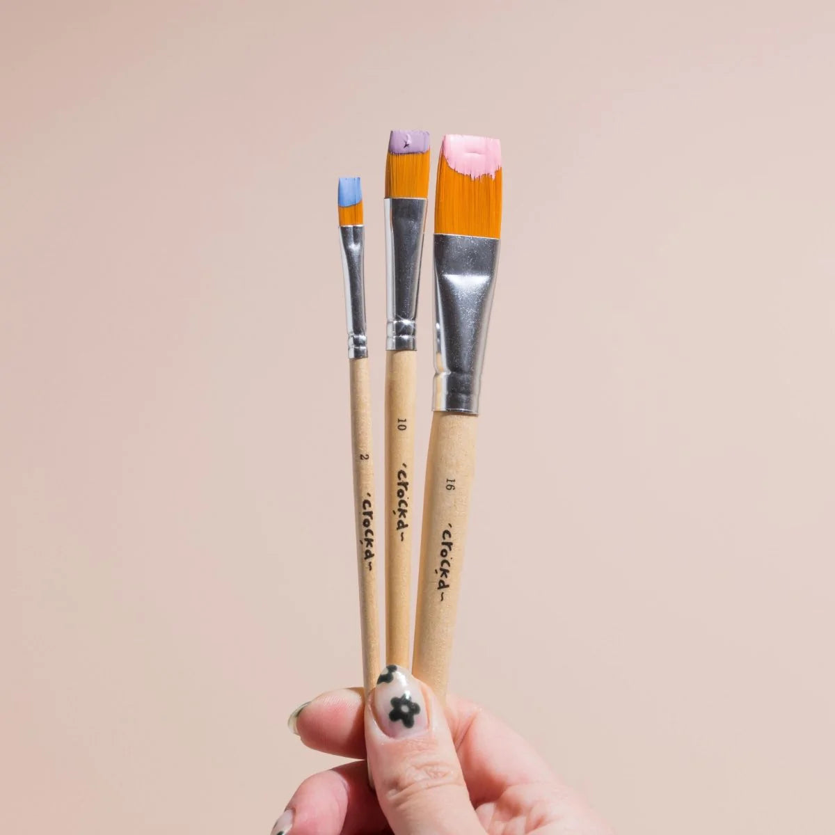 3 premium brushes that come with the Crockdâs acrylic paint kit