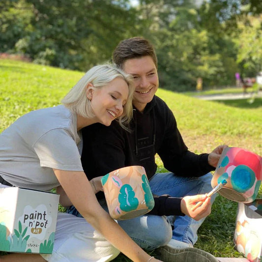 Couples enjoying painting in the park with Crockd Paint n’ Pot Kits